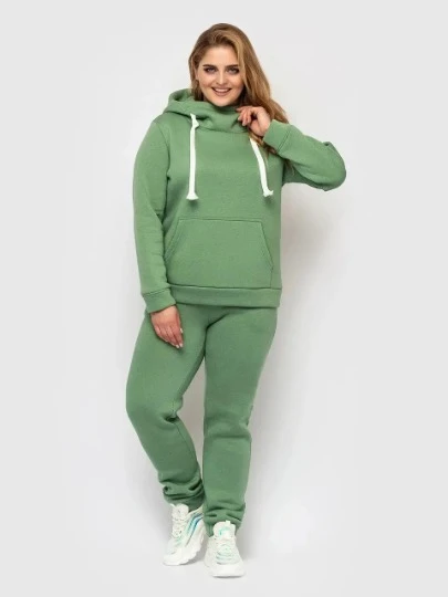 Кому подходят спортивные костюмы больших размеров