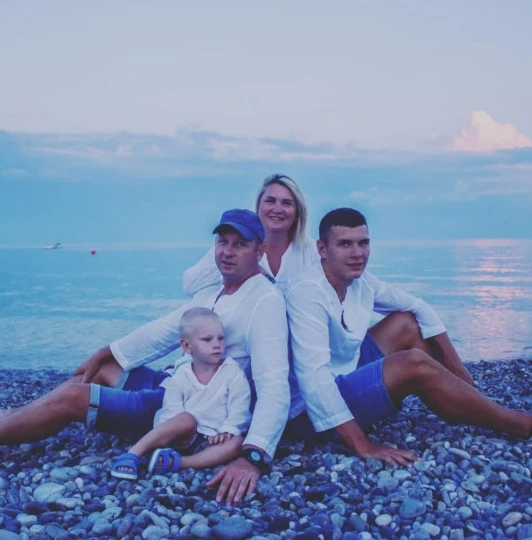Яна Кунченко с семьей во время отдыха несколько лет назад