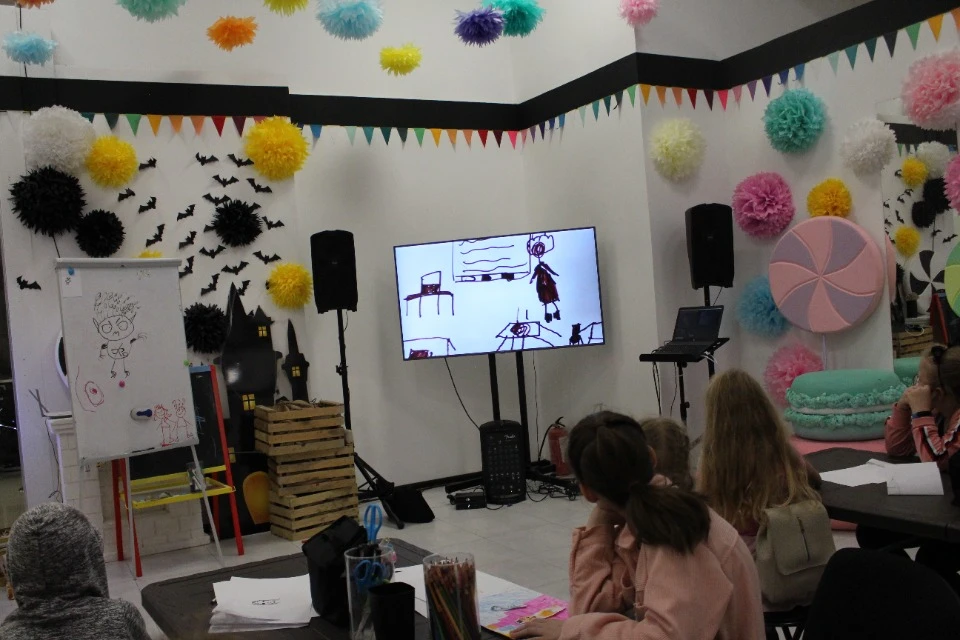 діти грають