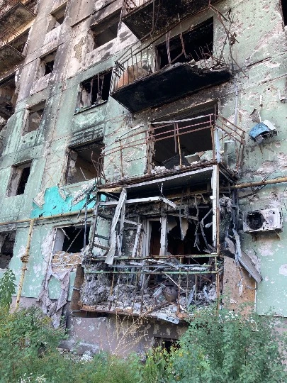 Зруйновані багатоповерхівки в Сєвєродонецьку