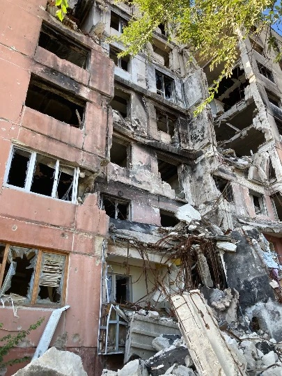 Зруйновані багатоповерхівки в Сєвєродонецьку