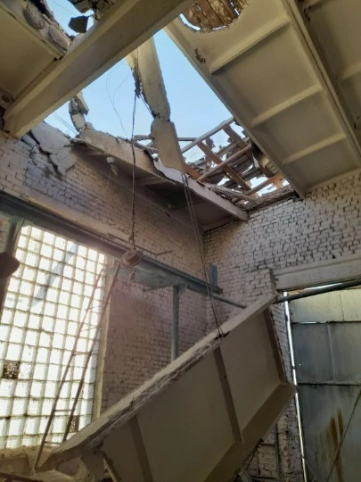 Від обстрілу було пошкоджено дах майстерні підприємства «Візир та Хміль» площею 100 м кв