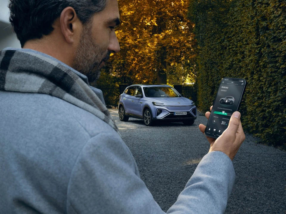 дістанційне керування автомобілем