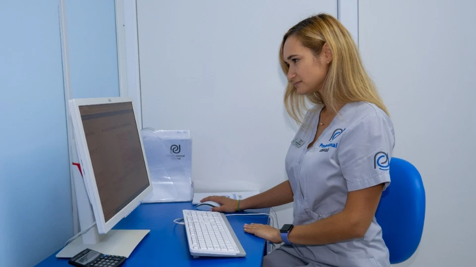 Інна поєднує роботу у державній та приватній клініках /ТРИБУН