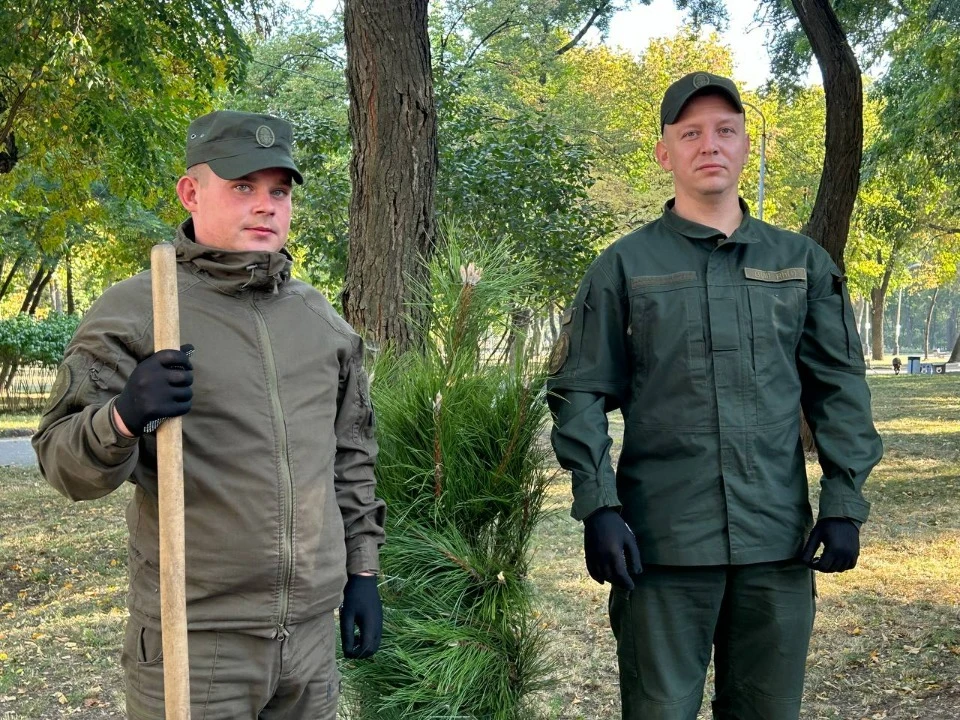 Військові висадили сосну на честь полеглих героїв Луганщини