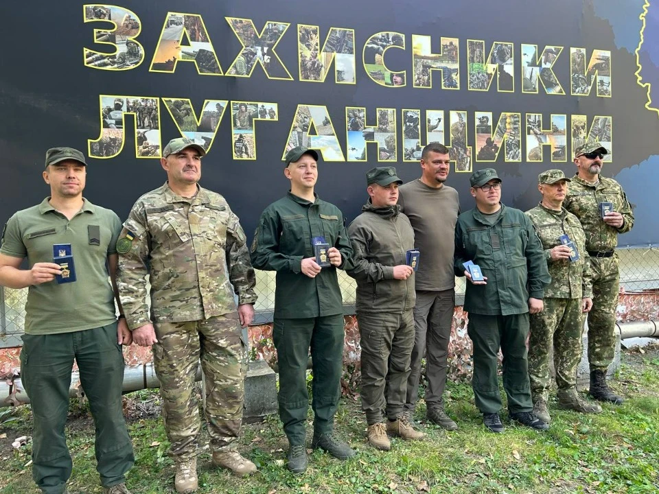 Захисники Луганщини разом з головою ЛОВА Артемом Лисогором