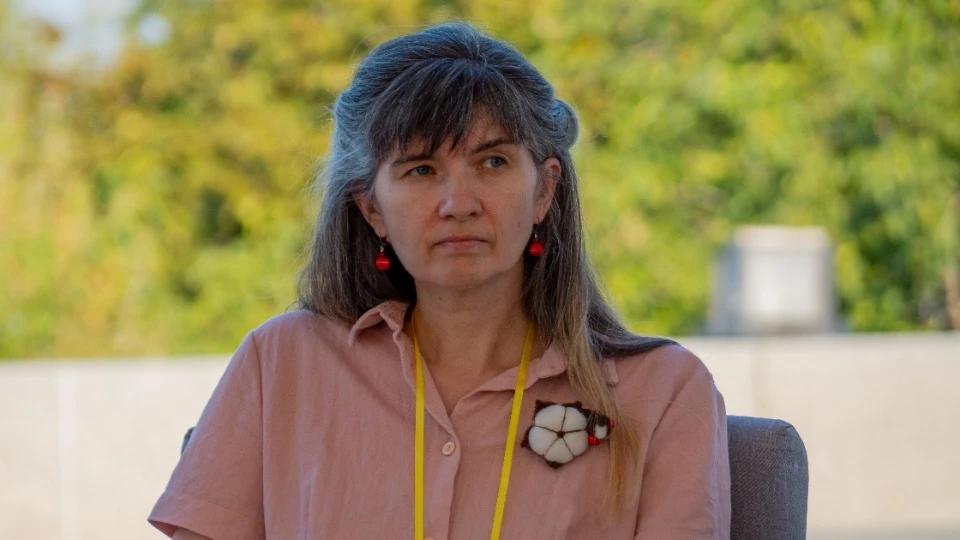 Яна Салахова під час дискусії на Фестивалі Думок