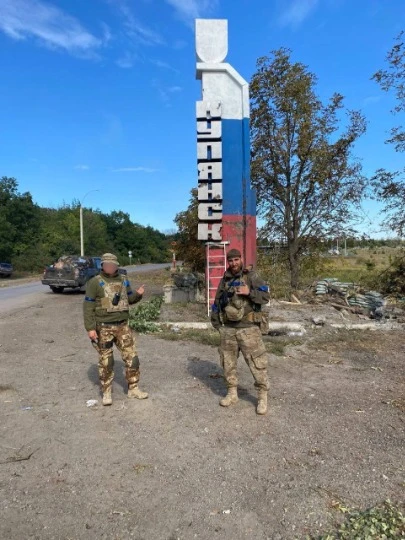 Офіцер НГУ з Луганська Свят зі своїм побратимом