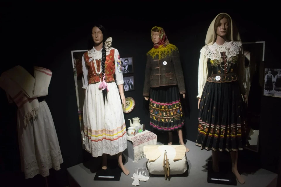 clothes that the residents of Luhansk oblast wore in past years