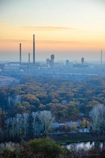 Вид із Лисичанська на Сєвєродонецьк. Фото: Павло Алейников
