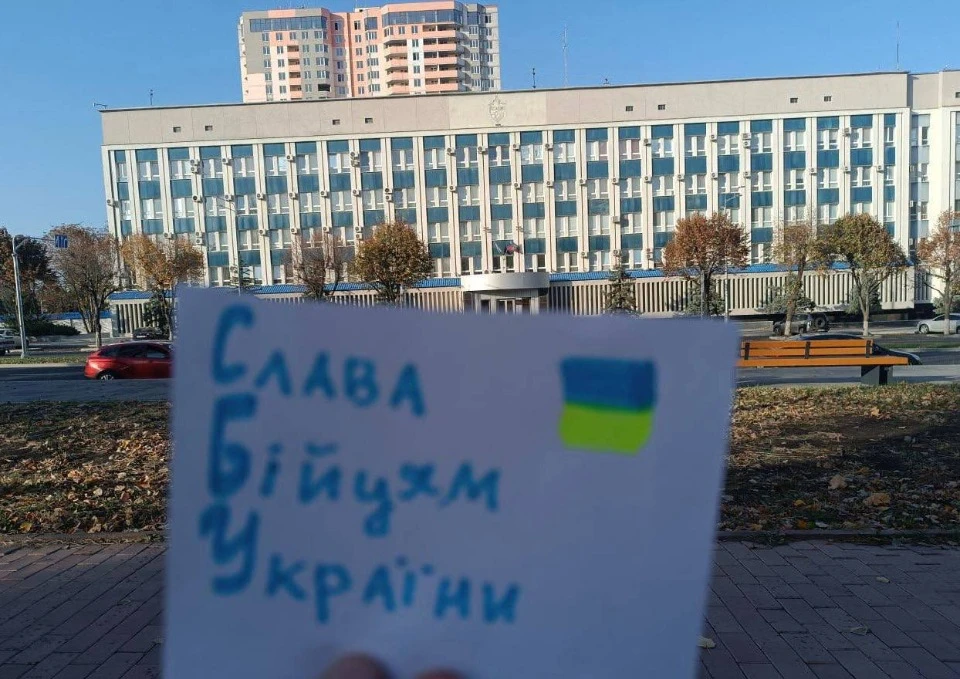 Жовта стрічка, акція #ElonWeAreHere в Луганську