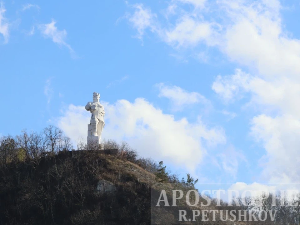 Святогірськ, пам'ятник Артему