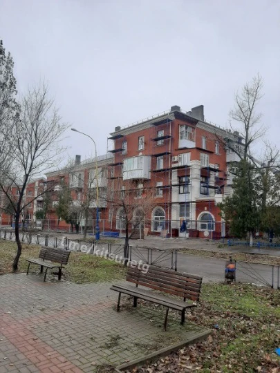 бул. Дружби Народів 43, 45