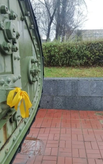 Жовта стрічка в окупованому Луганську