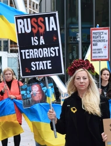 Олена Знаткова з Луганська в Британії