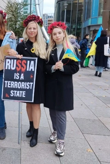 Олена Знаткова з Луганська в Британії