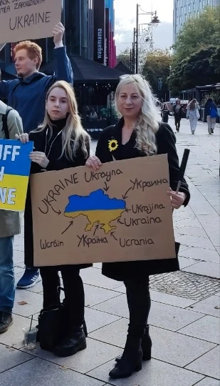 Олена Знаткова з Луганська в Британії