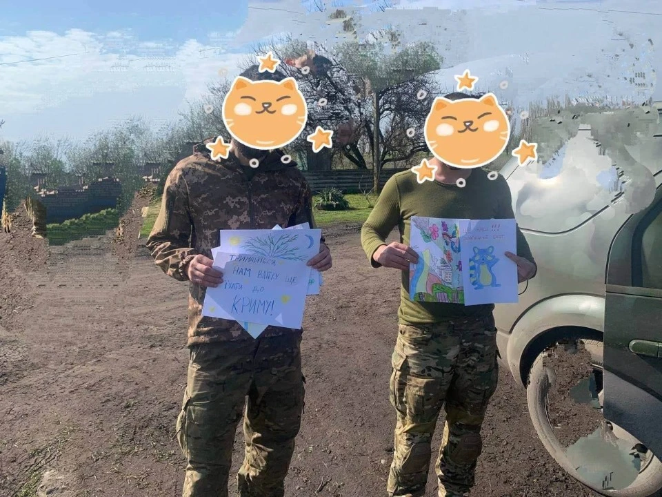 Малюнки учнів для військових ЗСУ