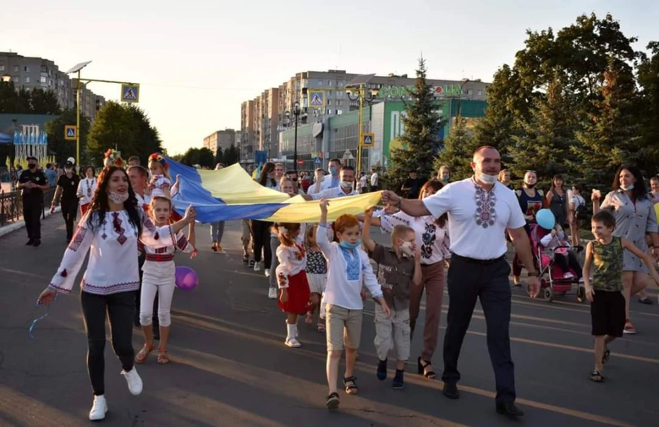 Галина Дюкарева із учнями у Лисичанську