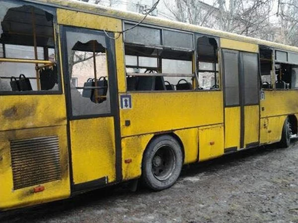 разбитый автобус