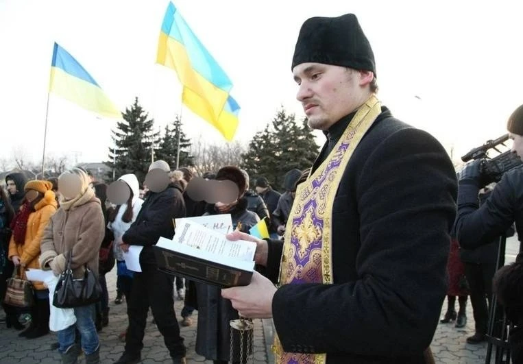 Фото з проукраїнських мітингів, Кадіївка, 2014 рік