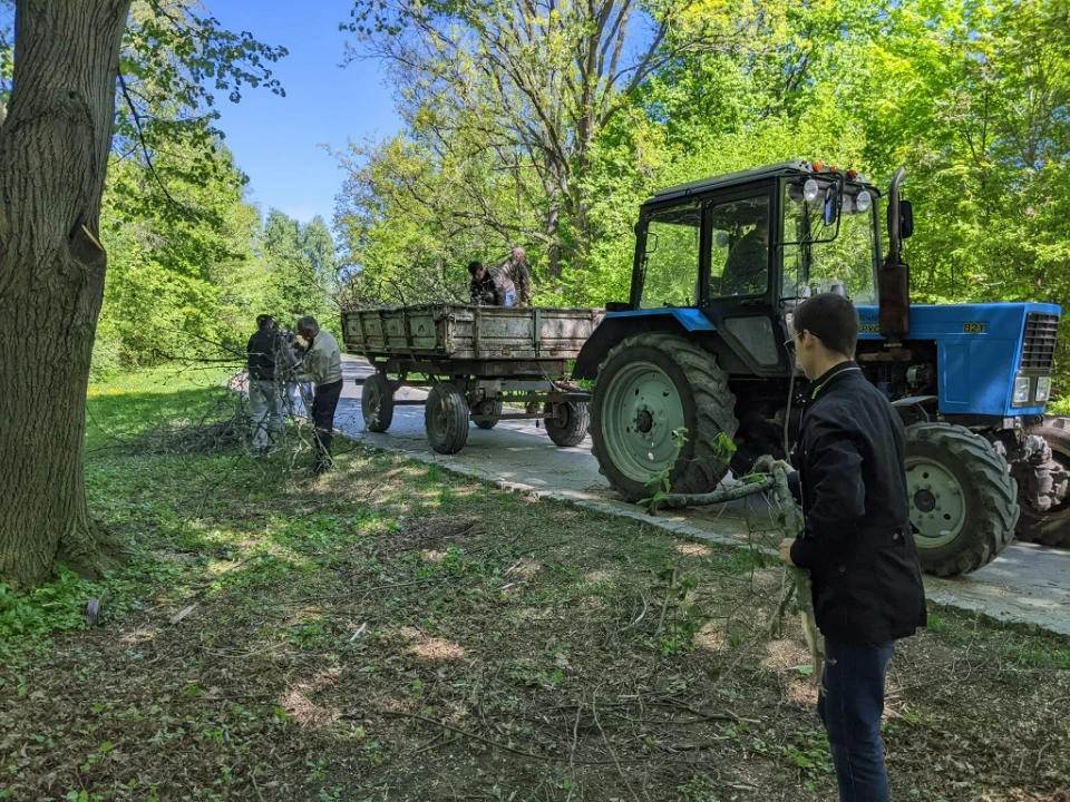 прибрали місцевий парк Софіївка
