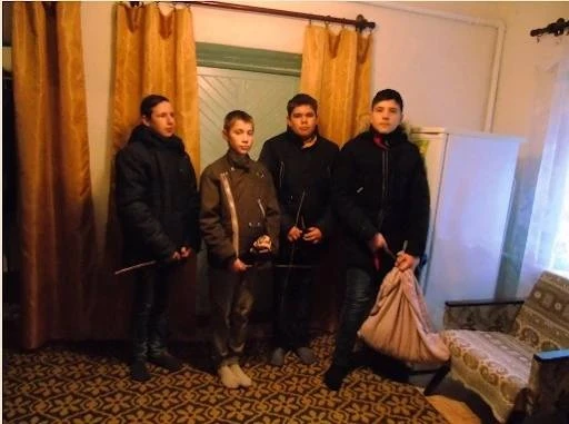 Хлопці колядують