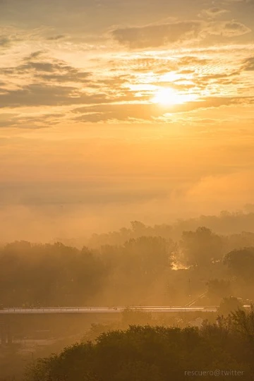 Світанок у Лисичанську. Фото: Павло Алейников