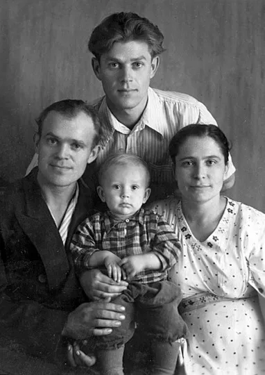 Петро Шевченко із родиною