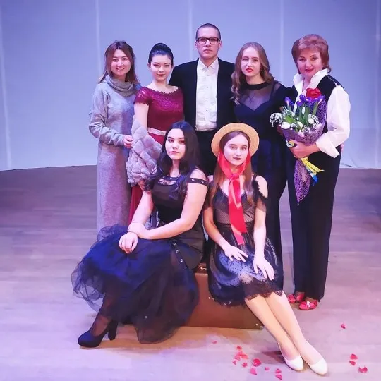 Ганна Саган зі студентами Сєвєродонецького коледжу культури і мистецтв імені Сергія Прокофʼєва