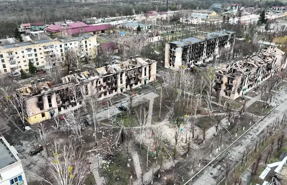 Пошкоджений від бойових дій район Гостомеля