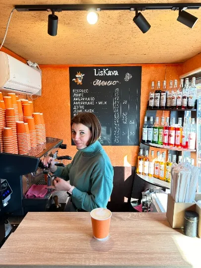 Лисичанка Карина Маклакова у кав'ярні “LisKava” в Дніпрі