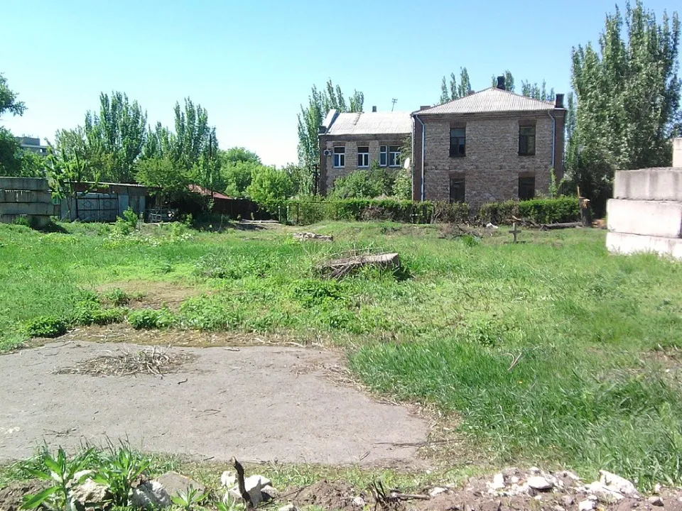 Пустир на місці Собору Казанської ікони Божої матері в Луганську