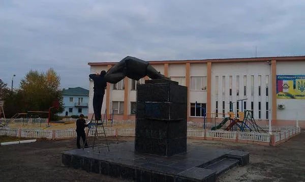 Ленінопад у Сватовому