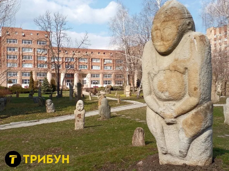 Половецькі баби, Луганськ