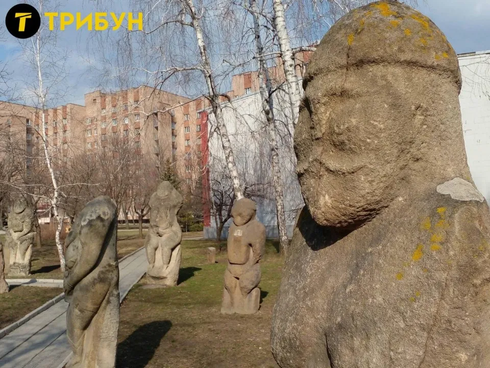 Половецькі баби, Луганськ