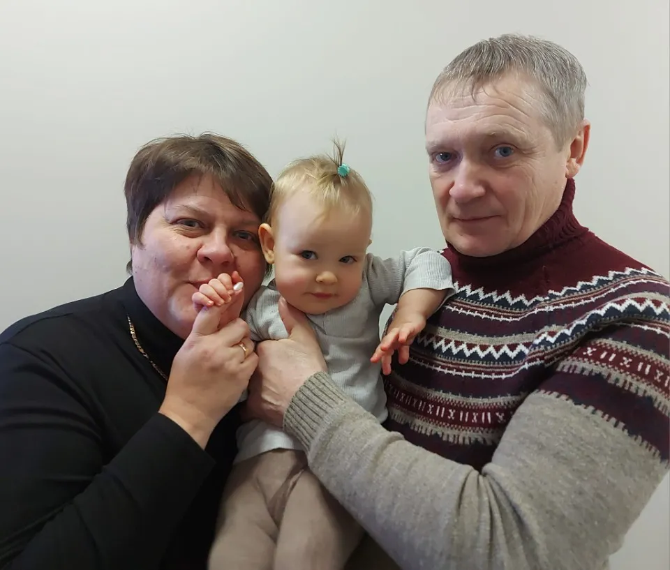 Ольга та Анатолій Лєщєнкові з онучкою Євгенією