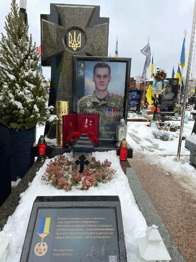 Поховання Івана Фаната Лєщєнкова на Лісовому кладовищі в Києві