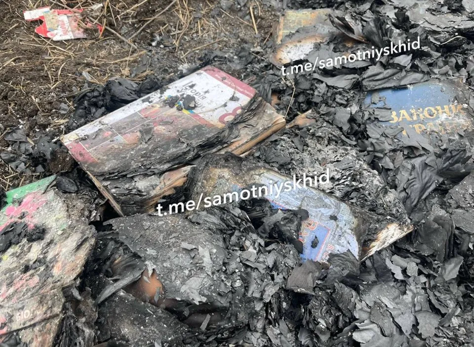 спалені книги на окупованій Луганщині