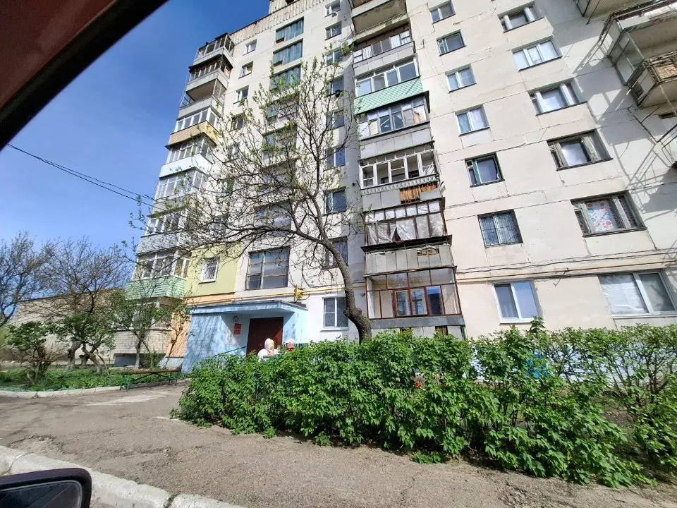 Квітневі світлини вулиці Студентської, 35 в Рубіжному.