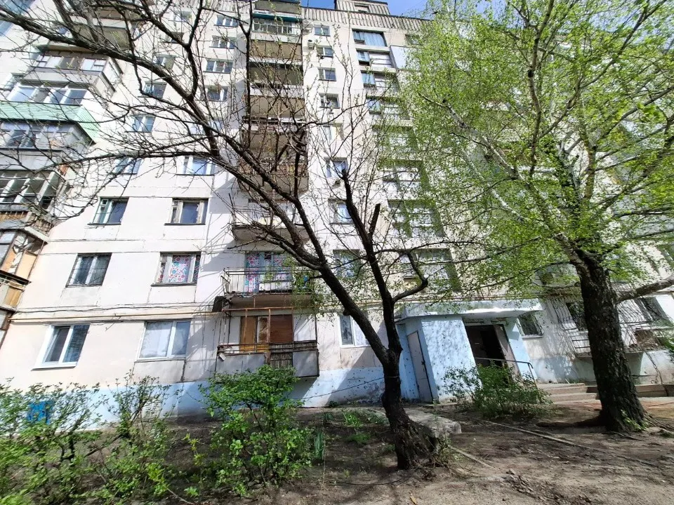 Квітневі світлини вулиці Студентської, 35 в Рубіжному.