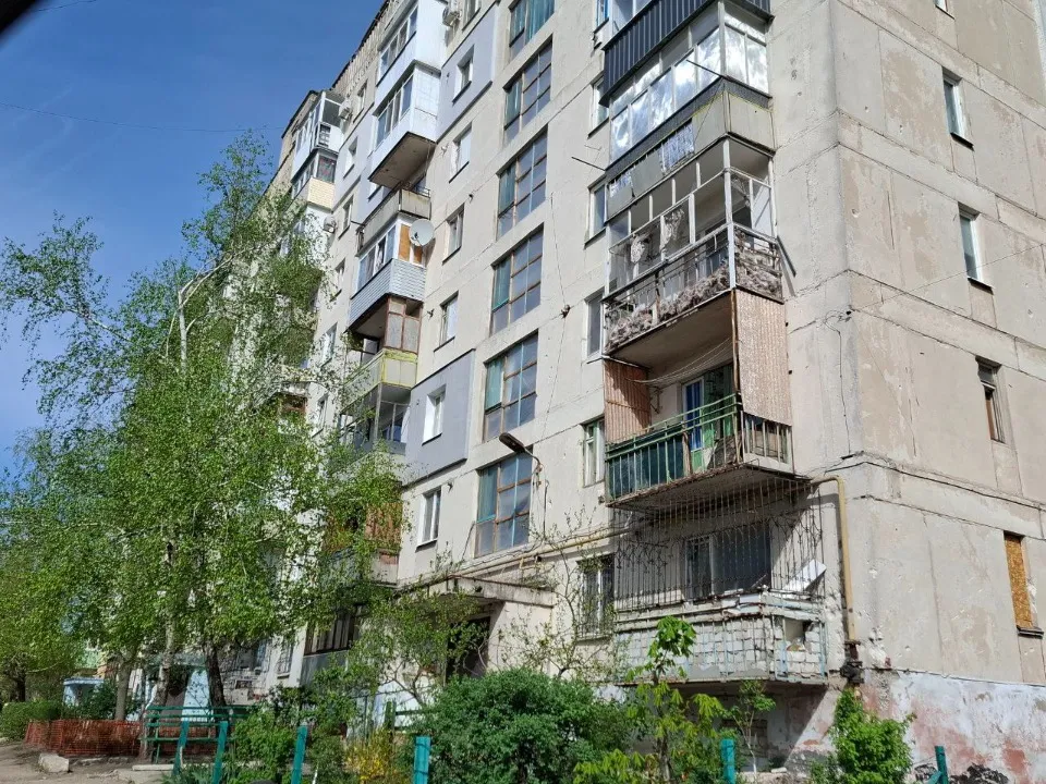 Квітневі світлини вулиці Студентської, 35 в Рубіжному.