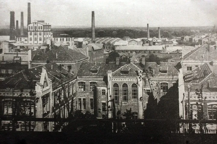Лікарня на фоні Содового заводу в Лисичанську, 1912 рік