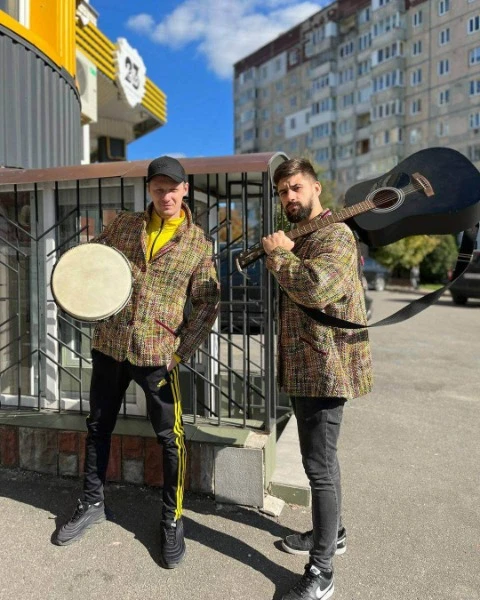 Егор играет на улицах Тернополя