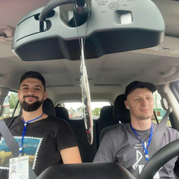 Егор с братом везет гуманитарную помощь в Краматорск
