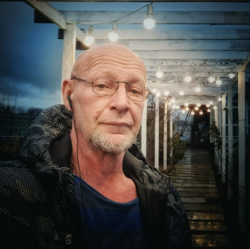 Змінив професію, але залишився в рідному місті: музикант та фотограф з Краматорська Сергій Савенков