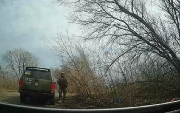 Розстріл машини українськими військовими